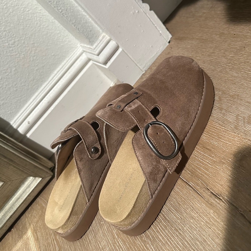 American Eagle platform clogs